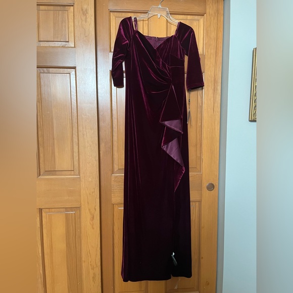 Adrianna Papell Womens Velvet Long Evening Dress Burgundy SIZE 8 NEVER WORN - Picture 3 of 5